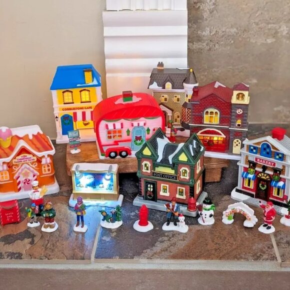Cobblestone Corners Christmas Village Houses And Accessories